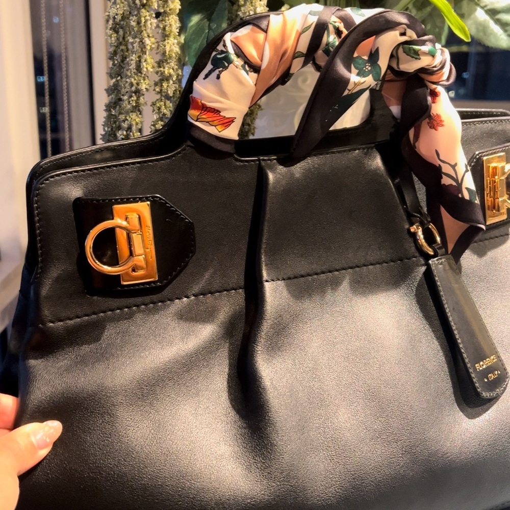 Salvatore Ferragamo Purse - Picture 4 of 7